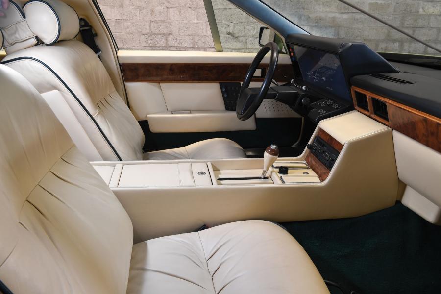 Интерьер Aston Martin Lagonda by Tickford 1983 года  (фото 2 из 9)
